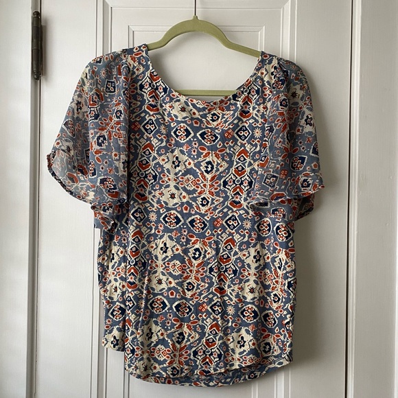 Lucky Brand Tops - Lucky Brand flutter sleeve top blue rust print L
